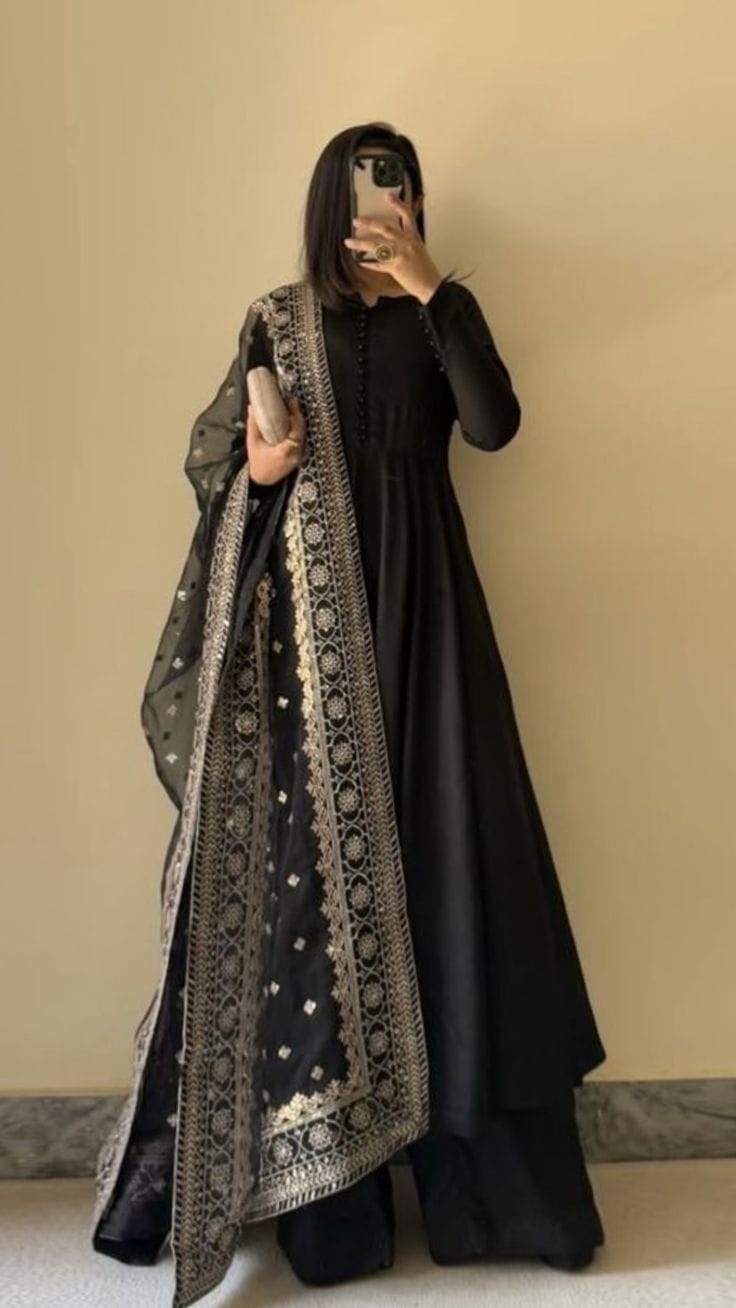 Elegant black maaxi